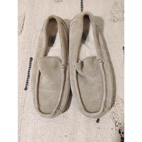 UGG Cream Buttery Leather Squared Toe Women's Slip on Loafer Moccasins Size 9 - Picture 3 of 10
